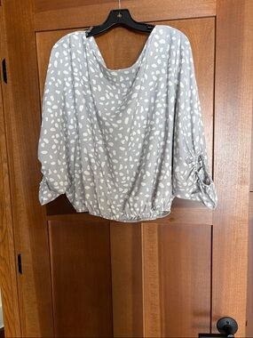 1.4.3. Story by Line Up Light Gray and White Dot-Print Blouse